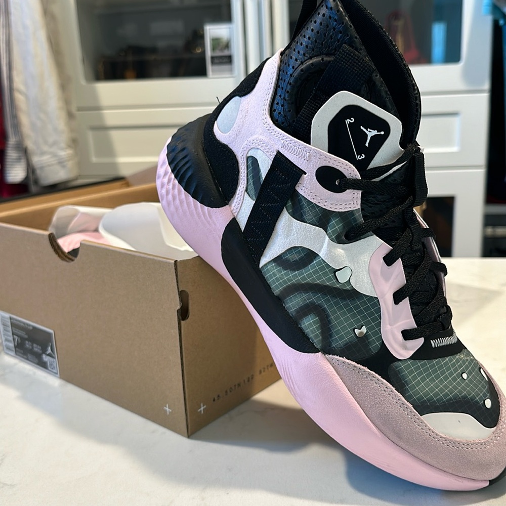 EUC Jordan delta 3